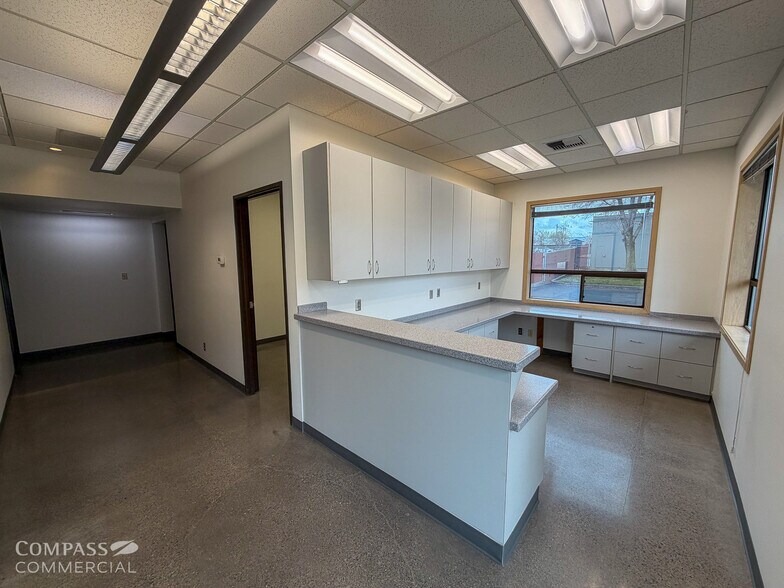 More Photos Of 850 NE 1st St, Bend Service For Lease