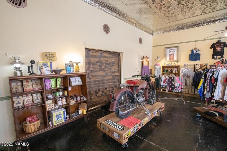 More Photos Of 213 N Kinsley Ave, Winslow Storefront For Sale