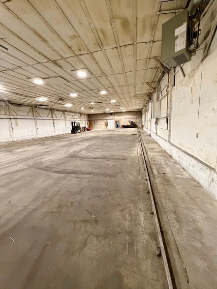 More Photos Of 845 E Jackson St, Belvidere Warehouse For Lease