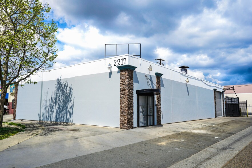 More Photos Of 2217 W 2nd St, Santa Ana Service For Lease
