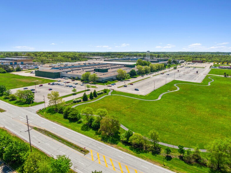 More Photos Of 5455-5555 Darrow Rd, Hudson Distribution For Lease