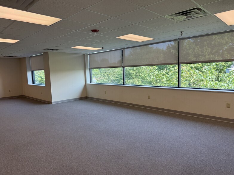 More Photos Of 1911 S National Ave, Springfield Medical For Lease