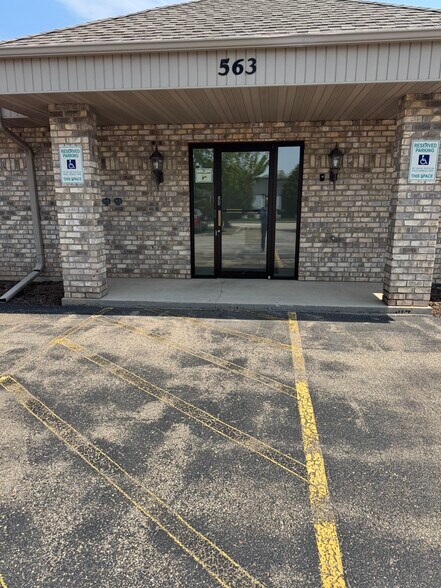 More Photos Of 563 Carter Ct, Kimberly Office For Lease