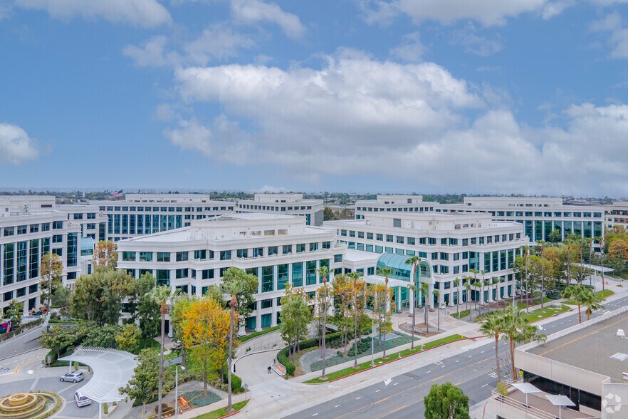 More Photos Of 2450 Colorado Ave, Santa Monica Office For Lease