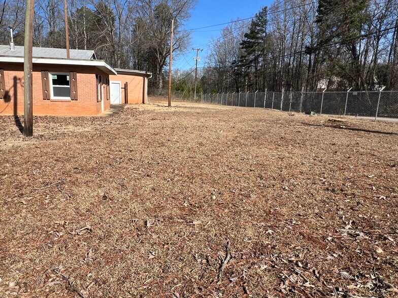 More Photos Of 615 Highway 321 Byp, York Flex For Lease