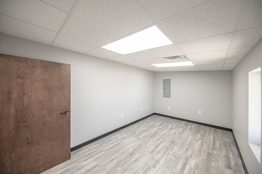 More Photos Of 16571 W Basin S, Odessa Warehouse For Sale