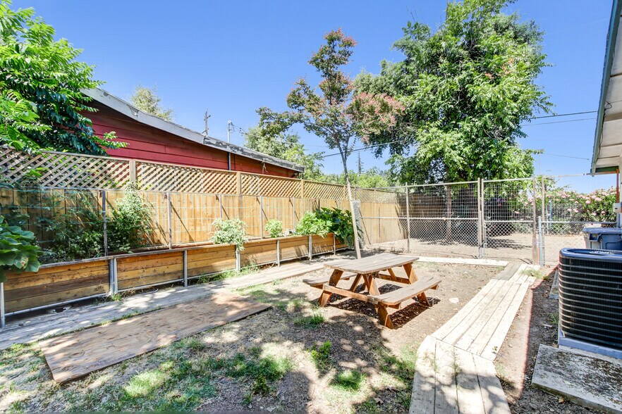More Photos Of 4833 College Oak Dr, Sacramento Multifamily For Sale