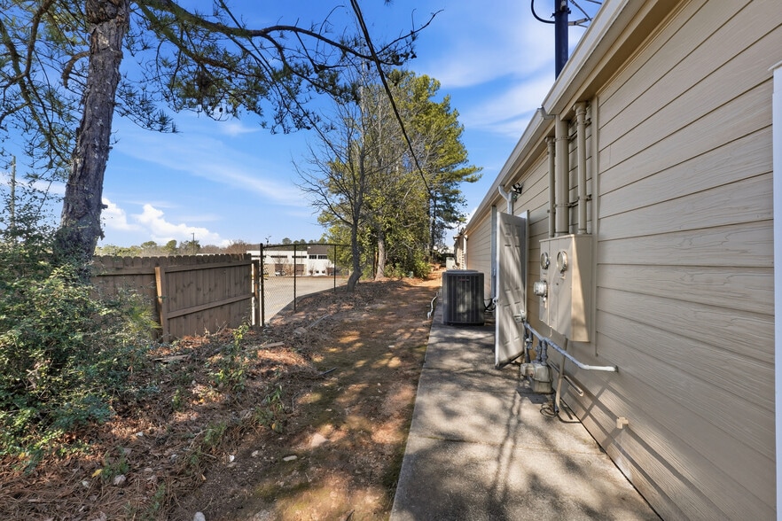 More Photos Of 415-421 W Pike St, Lawrenceville Office For Sale