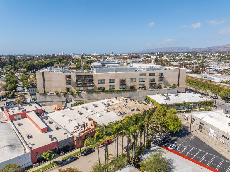 Primary Photo Of 2223-2229 S Carmelina Ave, Los Angeles Loft Creative Space For Lease