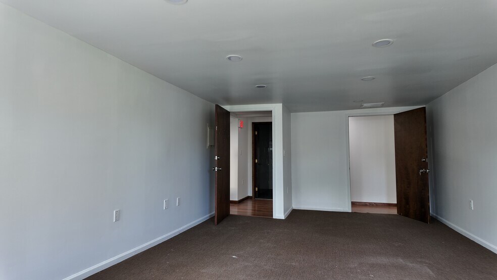More Photos Of 33 N Main St, Marlboro Office For Lease