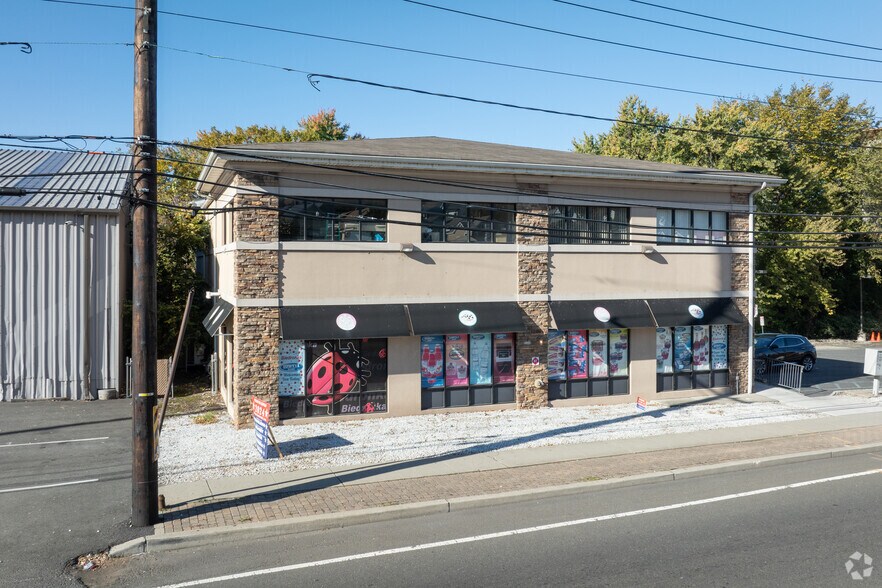 More Photos Of 517 River Dr, Garfield Freestanding For Sale