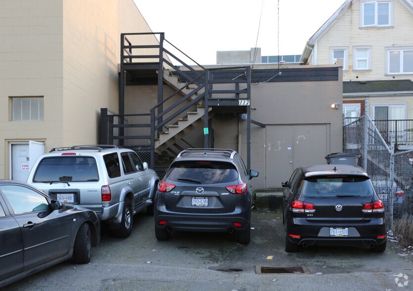 More Photos Of 117 W 6th Ave, Vancouver Light Distribution For Sale