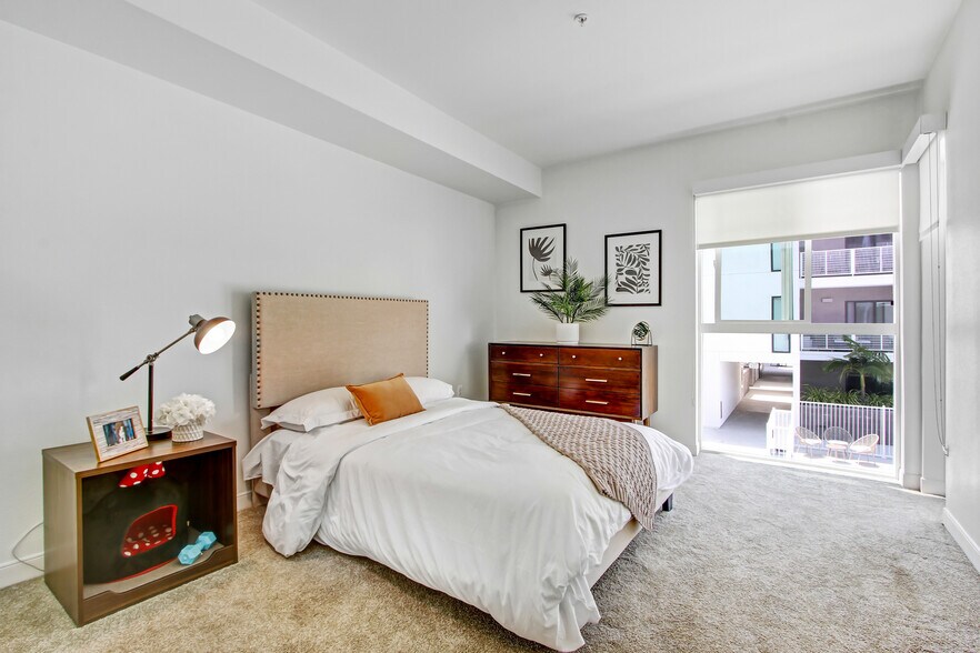 More Photos Of 6625 Reseda Blvd, Reseda Apartments For Lease