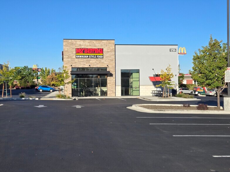 More Photos Of 1255 N Happy Valley Rd, Nampa Restaurant For Sale