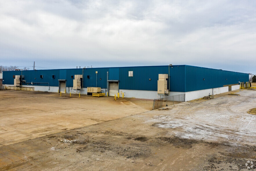 More Photos Of 42600 Merrill Rd, Sterling Heights Warehouse For Lease