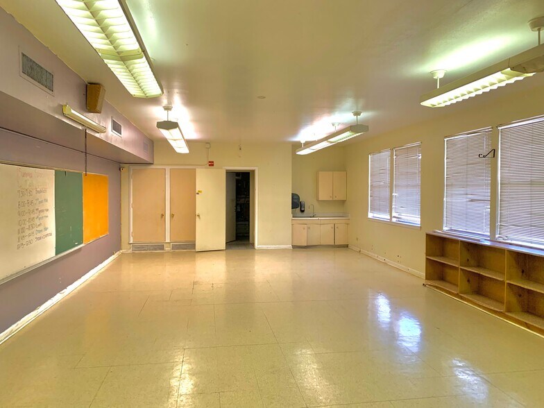 More Photos Of 5703 Blanco Rd, San Antonio Schools For Sale