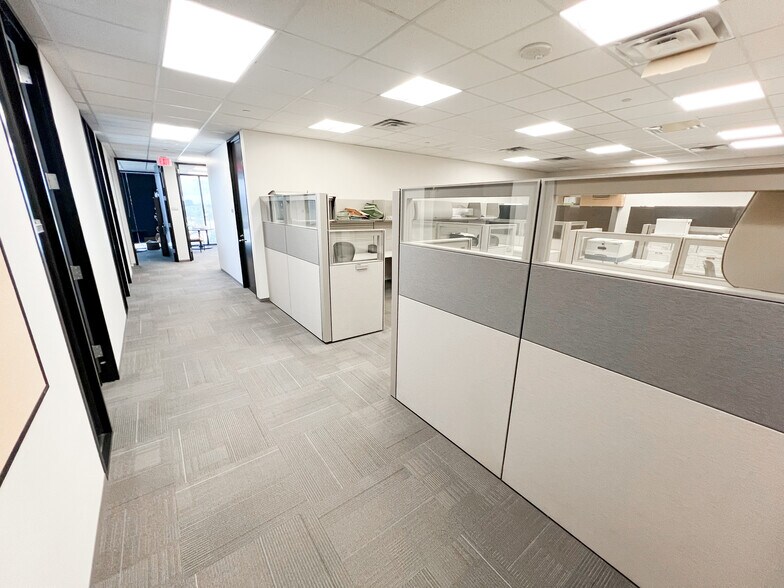 More Photos Of 303 Veterans Airpark Ln, Midland Office For Lease