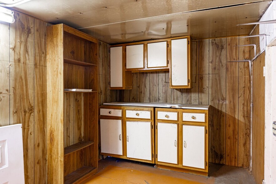 More Photos Of 3754 W North Ave, Chicago Auto Salvage Facility For Sale