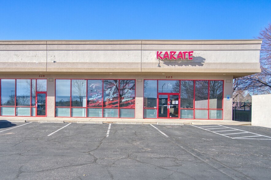 Primary Photo Of 305-325 Waneka Pky, Lafayette General Retail For Lease