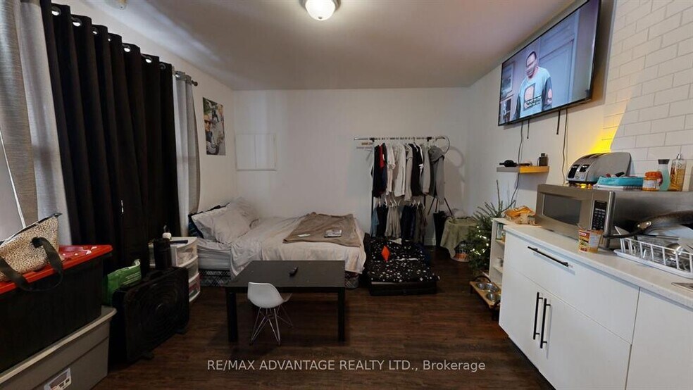 More Photos Of 193 Wharncliffe Rd N, London Apartments For Sale