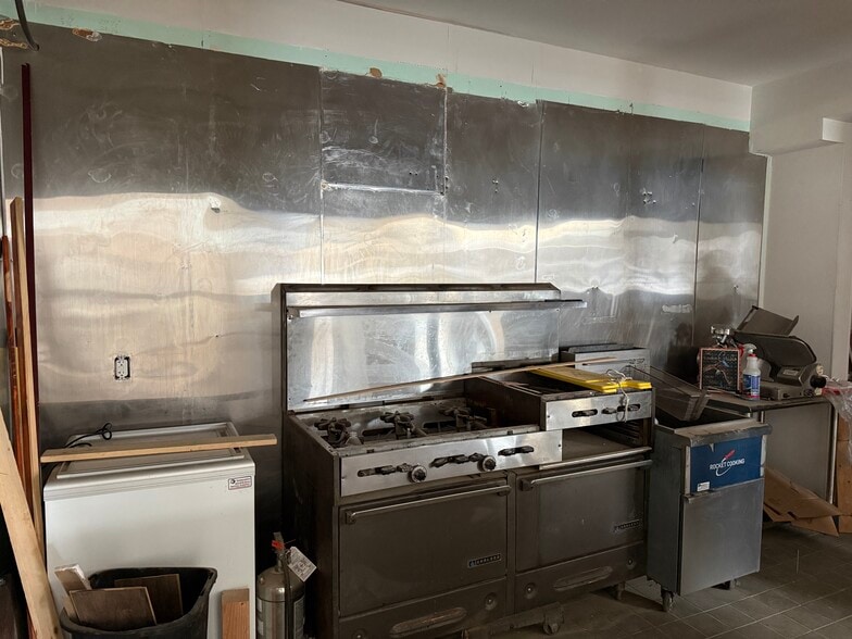 More Photos Of 158 Main St, Norwalk Storefront Retail Residential For Lease