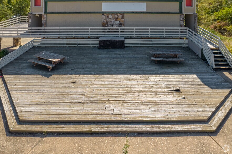 More Photos Of 1900 W 76 Country Blvd, Branson Hotel For Sale