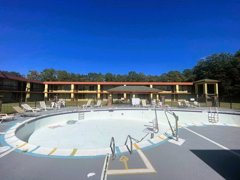 More Photos Of 1700 US-280, Phenix City Hotel For Sale
