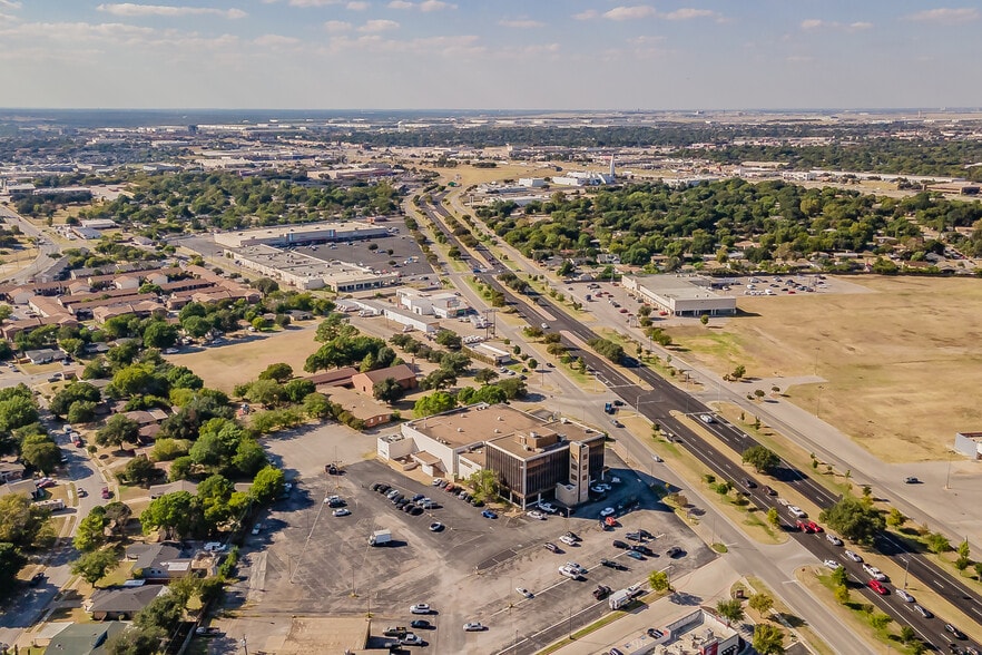 More Photos Of 2520 W Irving Blvd, Irving Office For Sale