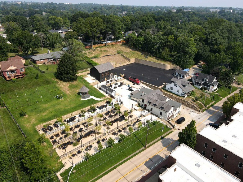 More Photos Of 1219 S Main St, Saint Charles Restaurant For Sale