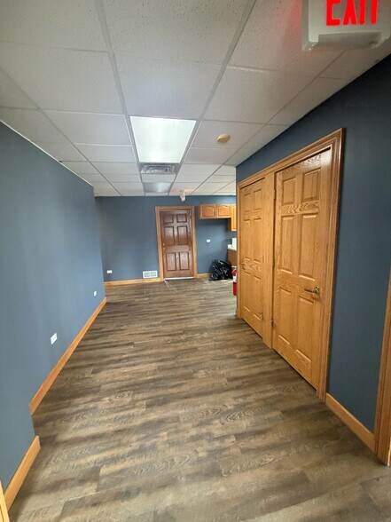 More Photos Of 72 East St, Crystal Lake Light Manufacturing For Lease
