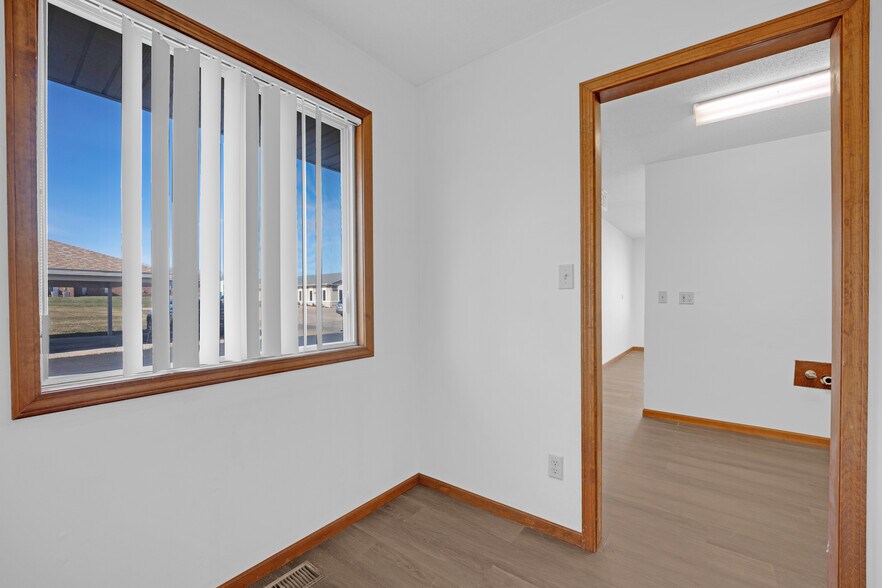 More Photos Of 804 Winchester Dr, Sedalia Medical For Sale