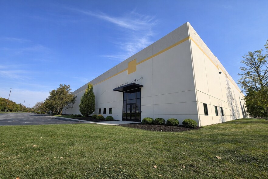 More Photos Of 5701 N Meadows Dr, Grove City Warehouse For Lease