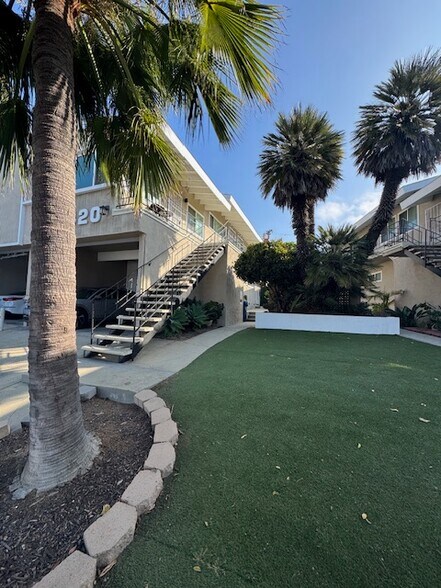 More Photos Of 8420 Gulana Ave, Playa Del Rey Apartments For Sale