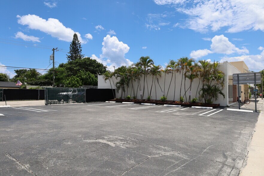 More Photos Of 1822-1826 N Dixie Hwy, Lake Worth Freestanding For Sale