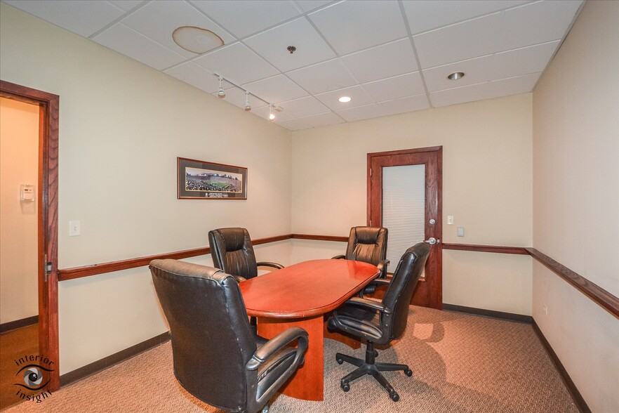 More Photos Of 123 W Washington St, Oswego Office For Lease