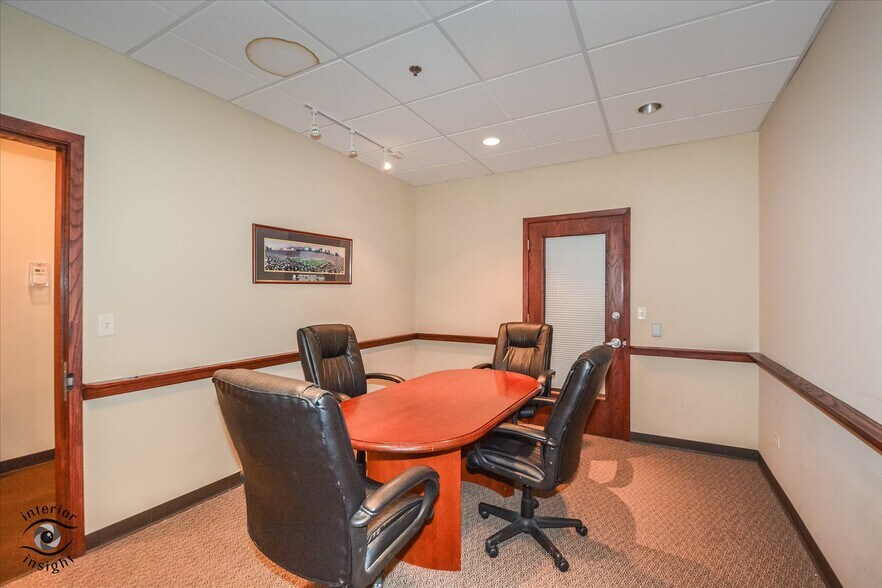 More Photos Of 123 W Washington St, Oswego Office For Lease