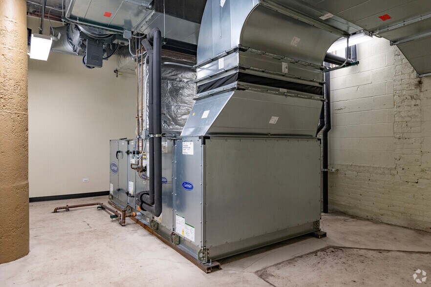 More Photos Of 1821 W Berteau Ave, Chicago Loft Creative Space For Sale