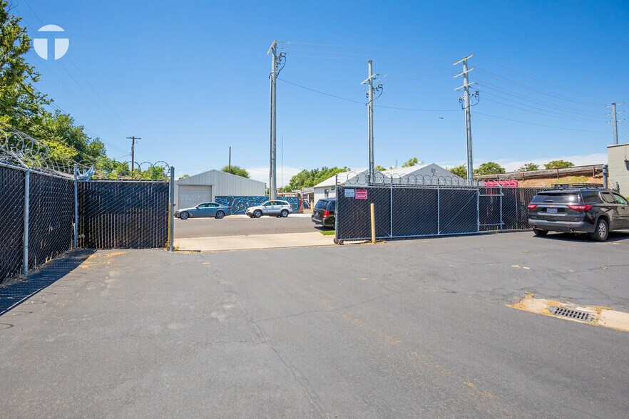More Photos Of 205 23rd St, Sacramento Flex For Sale