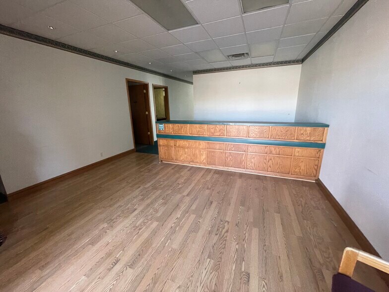 More Photos Of 825 S Taft Ave, Mason City Office For Lease