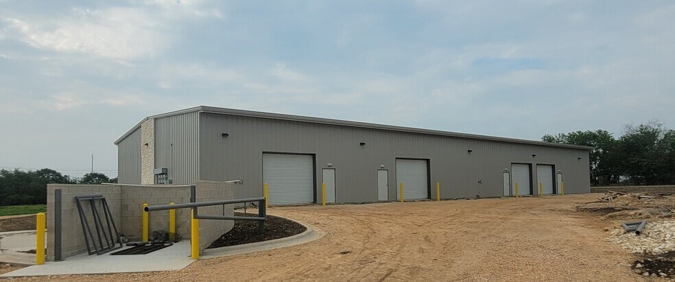 More Photos Of 161 Weldon Johnson Way, Kyle Industrial For Lease