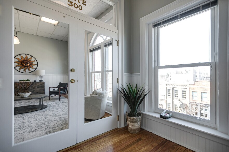 More Photos Of 809 S Main St, Columbia Office For Sale