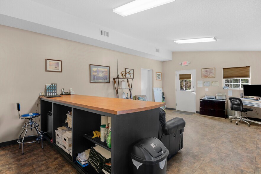 More Photos Of 3464 Albany Ave, Waycross Service For Sale