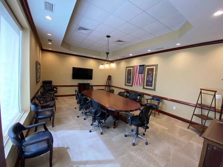 More Photos Of 316 S McKenzie St, Foley Office For Lease