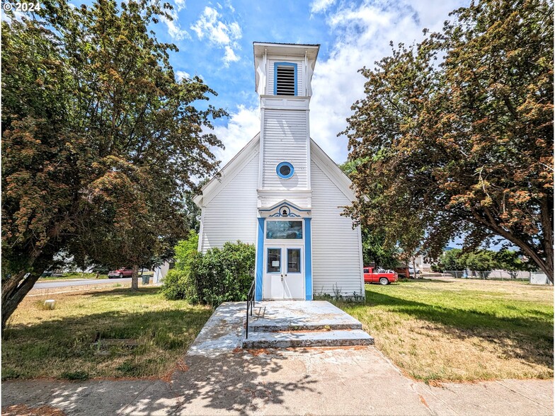 Primary Photo Of 190 7th St, Elgin Religious Facility For Sale