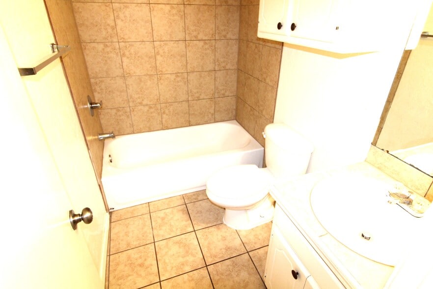 More Photos Of 1311 Glen Oaks Ct, Norman Apartments For Sale