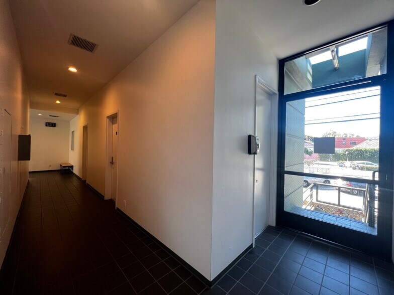 More Photos Of 2430-2434 Main St, Santa Monica Office For Lease