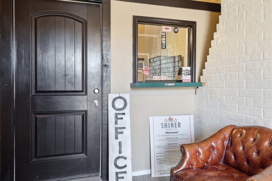 More Photos Of 1016 N Ave E, Shiner Hotel For Sale
