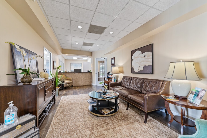 More Photos Of 2020 Babcock Rd, San Antonio Medical For Lease