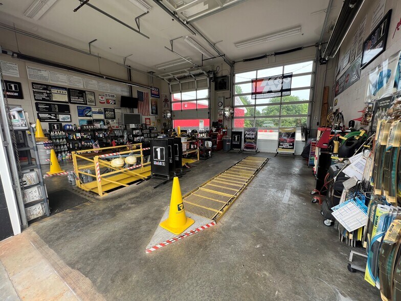 More Photos Of 358 W Louise St, Clarkesville Auto Repair For Sale
