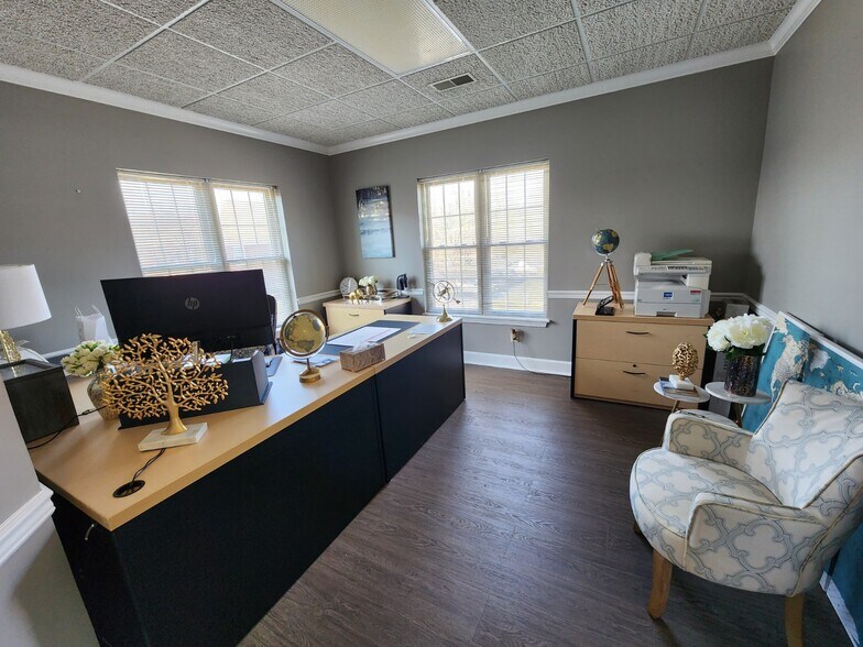 More Photos Of 330 N Evergreen Rd, Louisville Office Residential For Lease